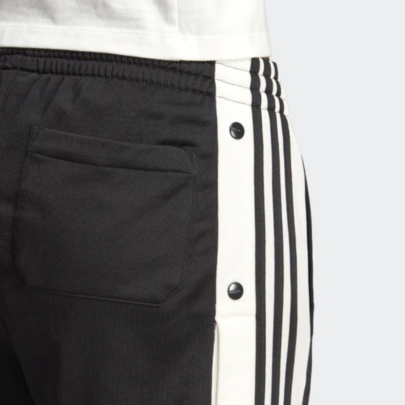 New Adidas Originals Shorts - Picture 4 of 7